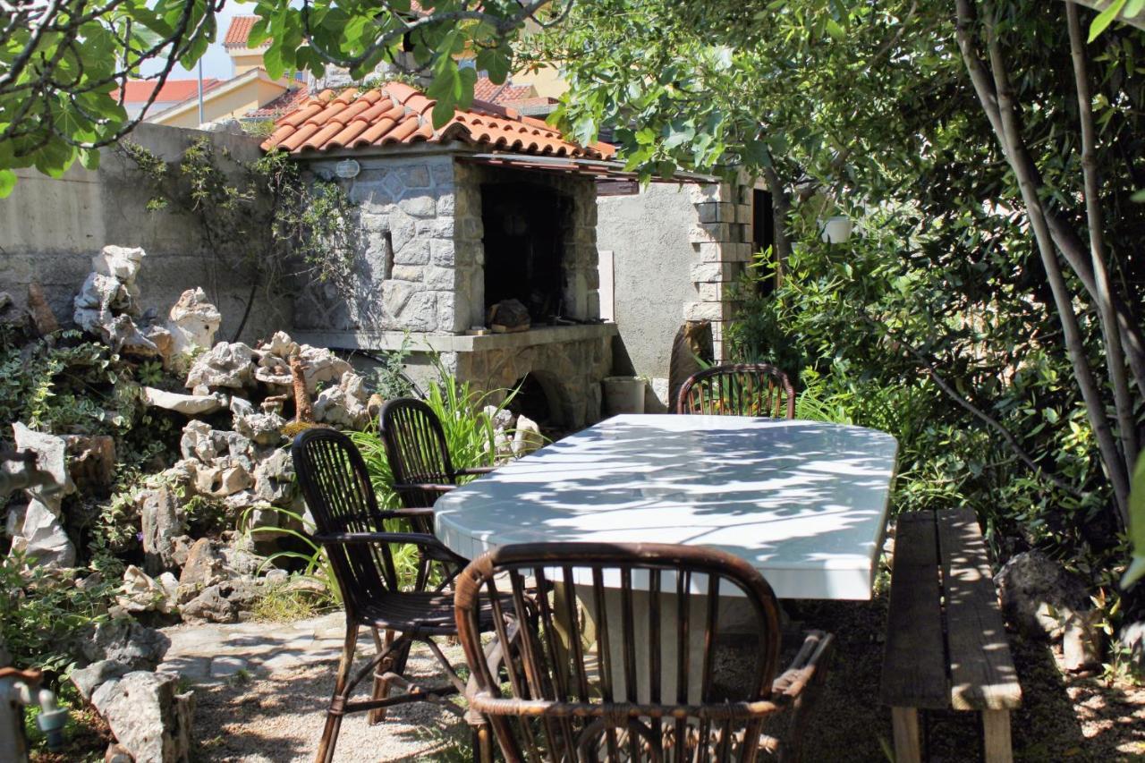 Rooms With A Parking Space Krk - 13553 Vrh  Bagian luar foto