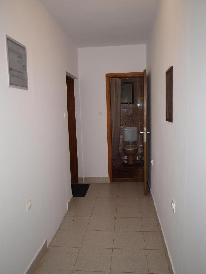 Rooms With A Parking Space Krk - 13553 Vrh  Bagian luar foto