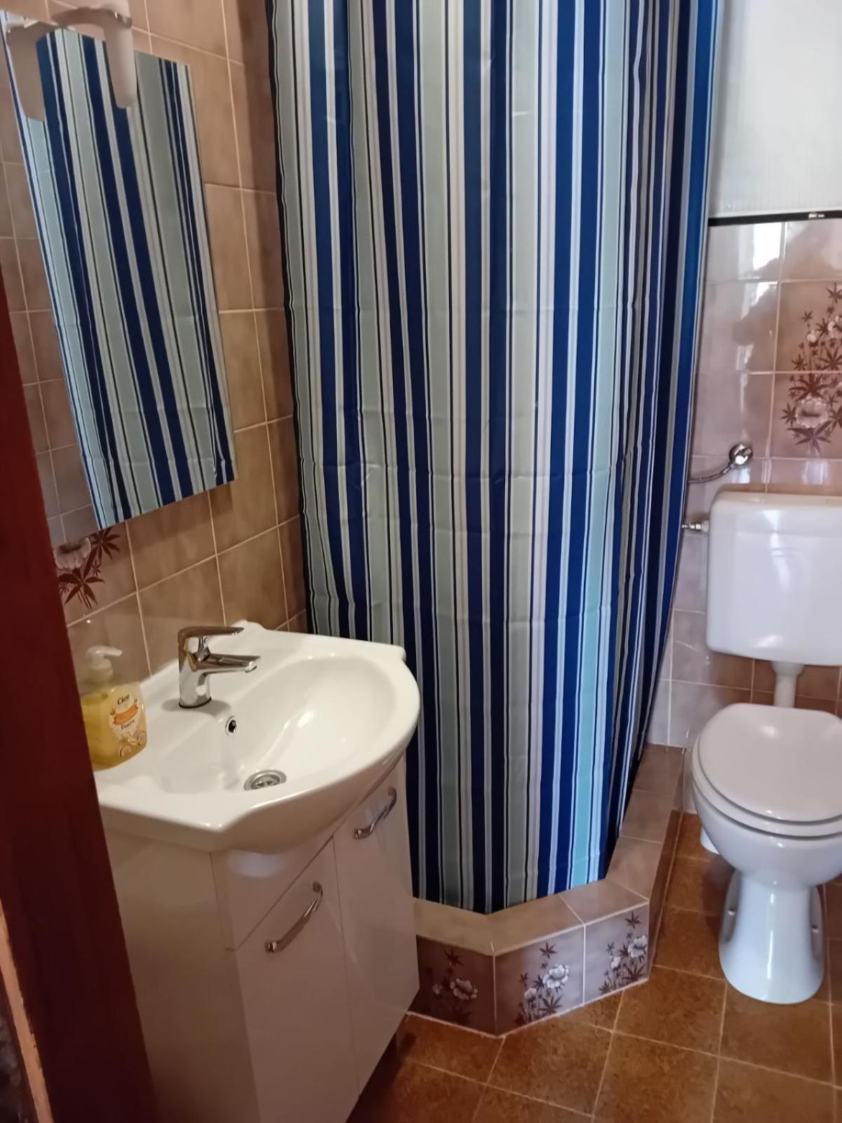 Rooms With A Parking Space Krk - 13553 Vrh  Bagian luar foto